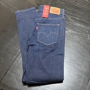Levi's Women's Slimming Skinny Jeans in Dark Blue 29x30 NWT